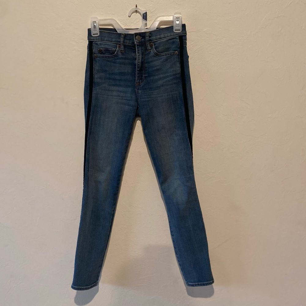 Gap true rise super high rise skinny jeans with black stripe